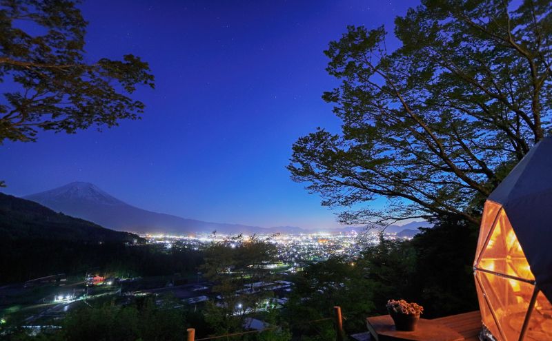 山梨県のグランピング：杓子山（しゃくしやま）ゲートウェイキャンプ＞夜景